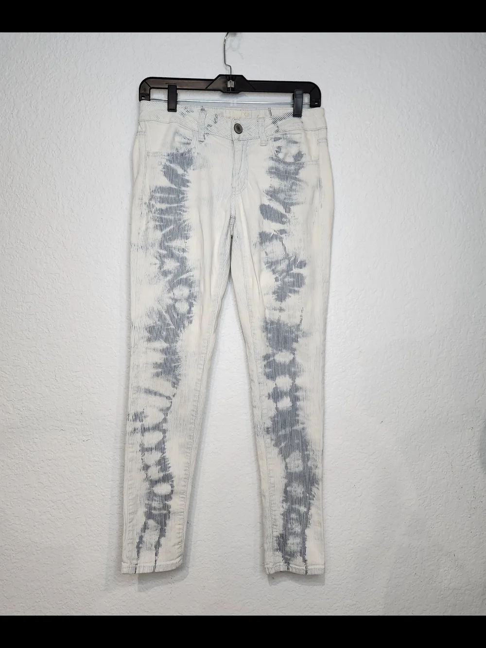 American Eagle Outfitters White and Gray Tie-Dye Skinny Jeans